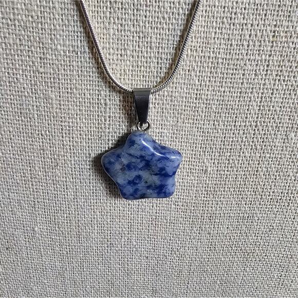 Boutique New Sodalite Star pendant on chain - Picture 3 of 8